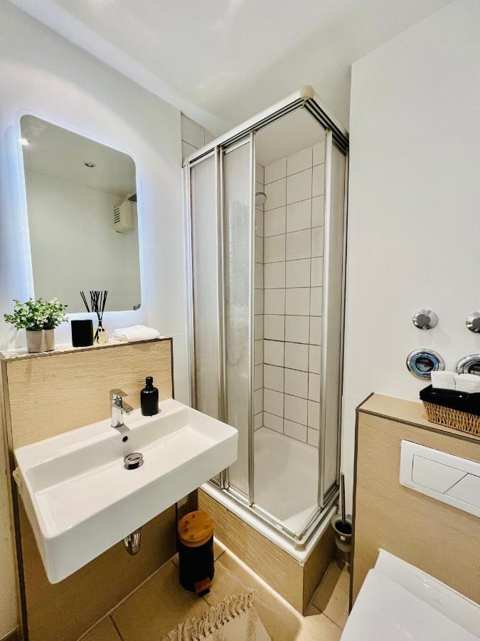 Sunset Apartment: Free Parking + Balcony + Netflix Essen Buitenkant foto